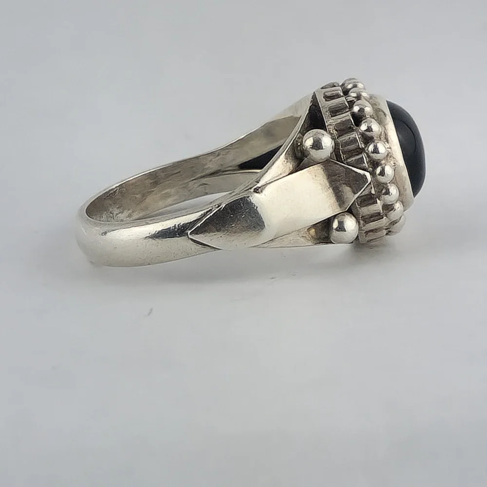 Vintage 925 Sterling Silver Ring with Black Onyx Stone Size‎ 9